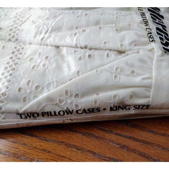 2 King Fieldcrest Pillowcases Ruffle Eyelet Trousseau Lace Percale Ivory NWT - Picture 5 of 7